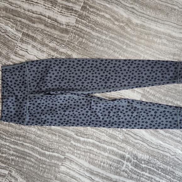 aerie Pants - Aerie gray leopard print crop leggings